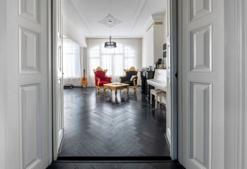 Dina-Perla Lodges: Shared Home in Museum District