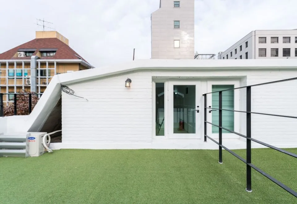 neat house hongdae
