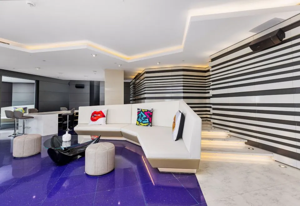 V Hotel Dubai, Curio Collection by Hilton