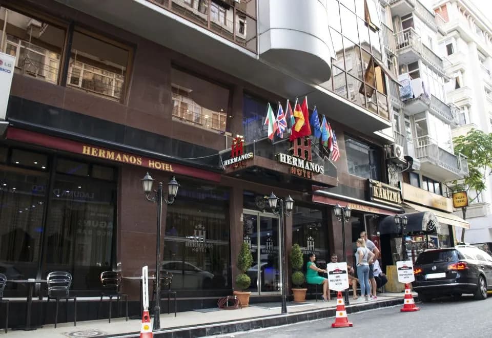 Hermanos Hotel