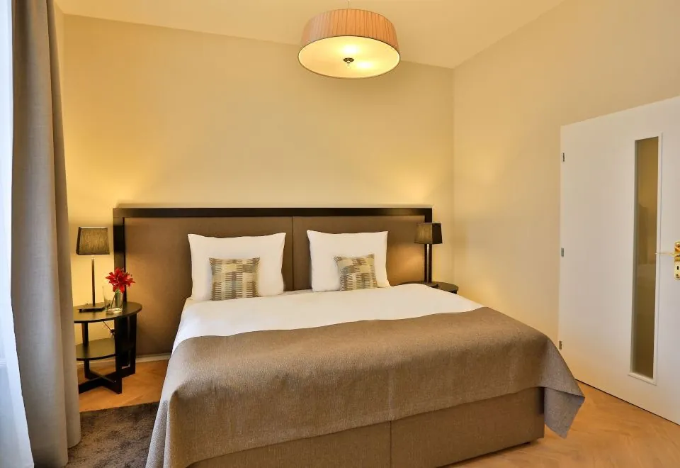 James Hotel & Apartments
