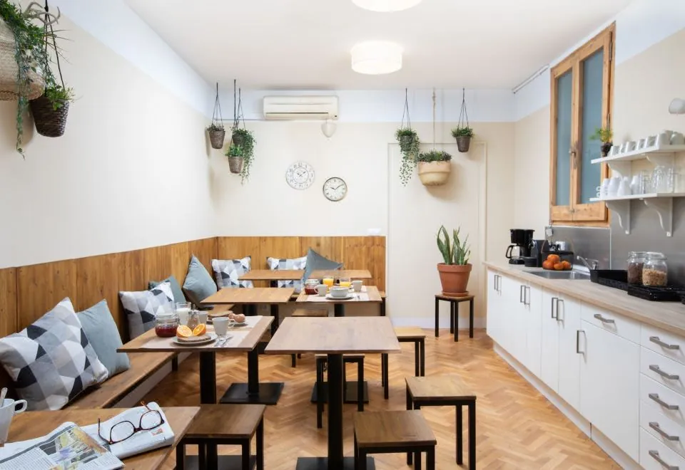 Jardinets Guest House