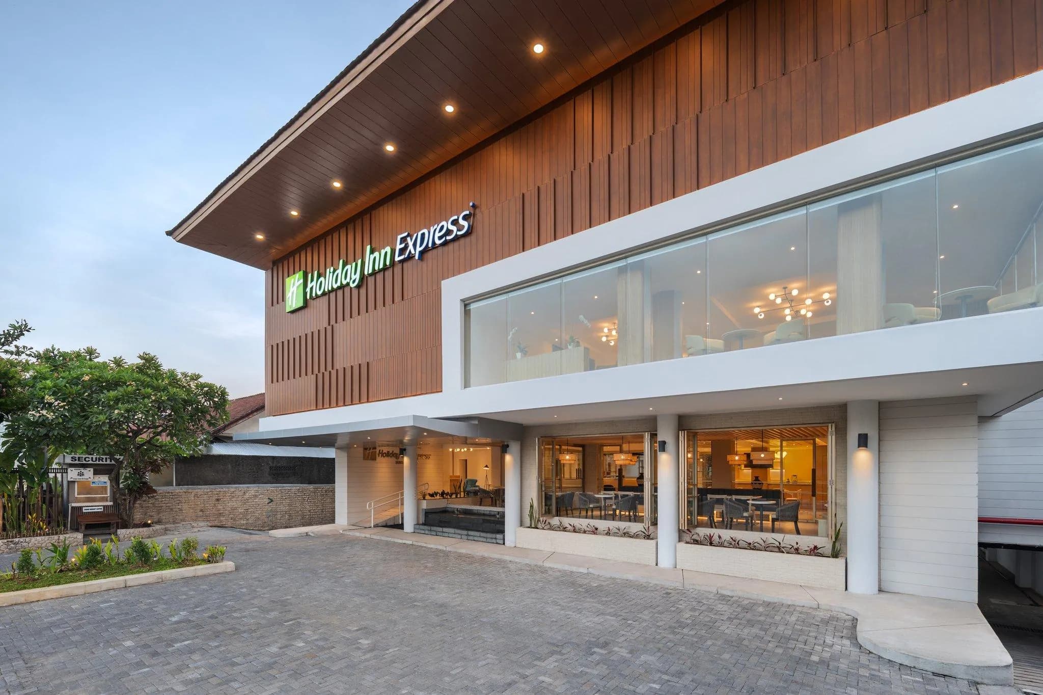 Holiday Inn Express Bali Sunset Road
