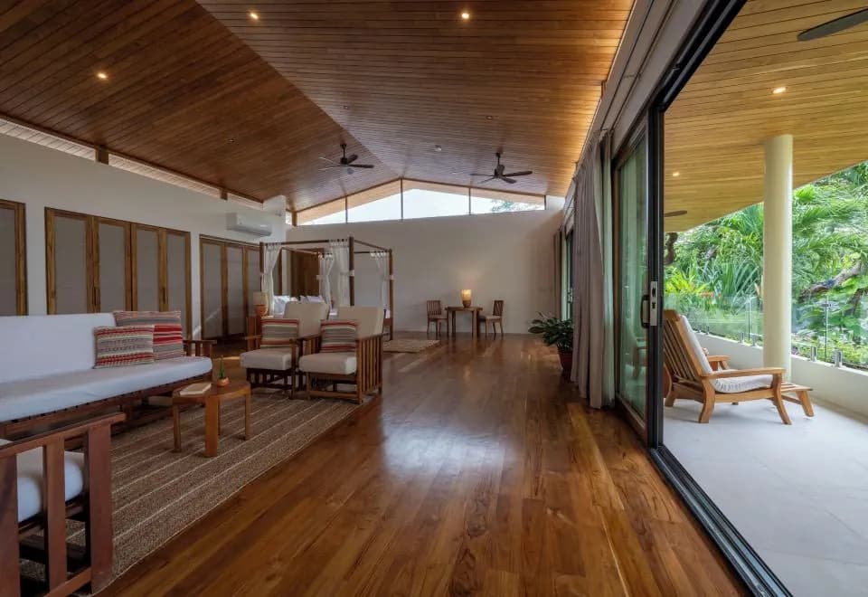Capitán Suizo Beachfront Boutique Hotel