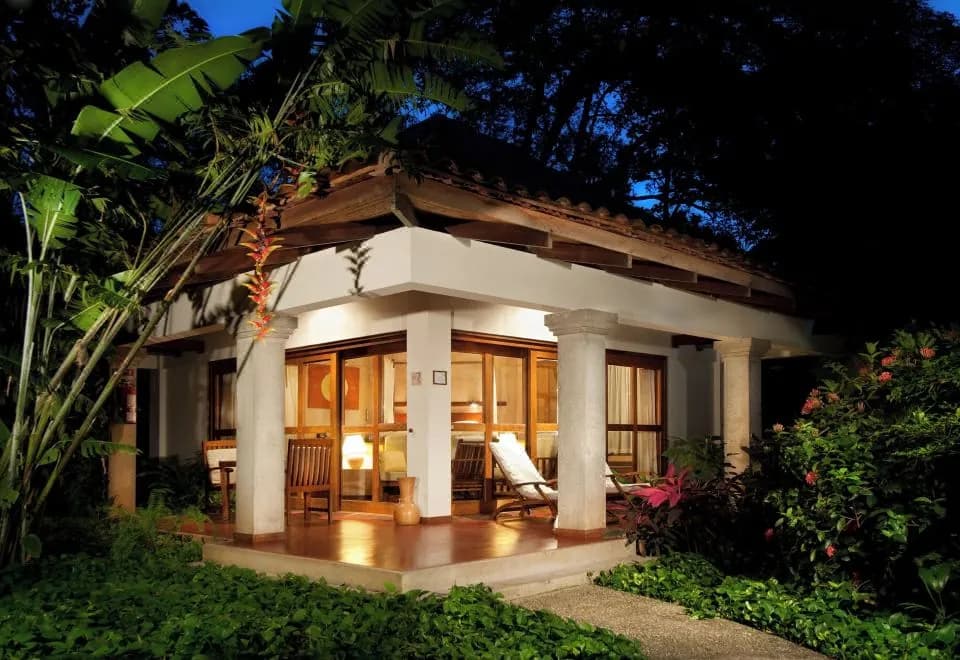 Capitán Suizo Beachfront Boutique Hotel