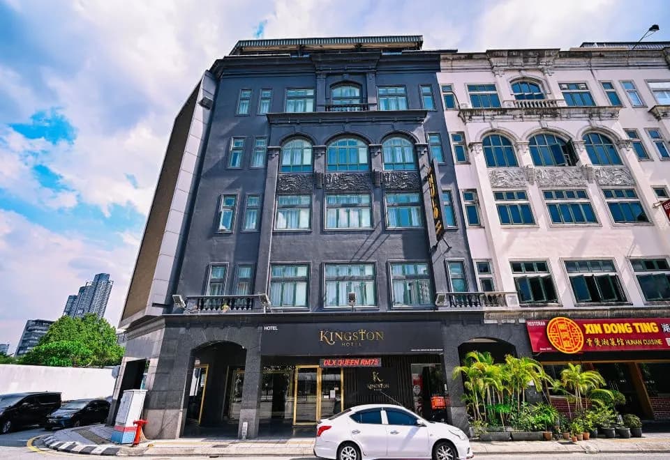 The Hulo Hotel + Gallery