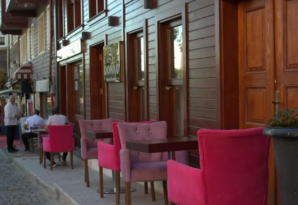 Qonaq Hotel & Suites