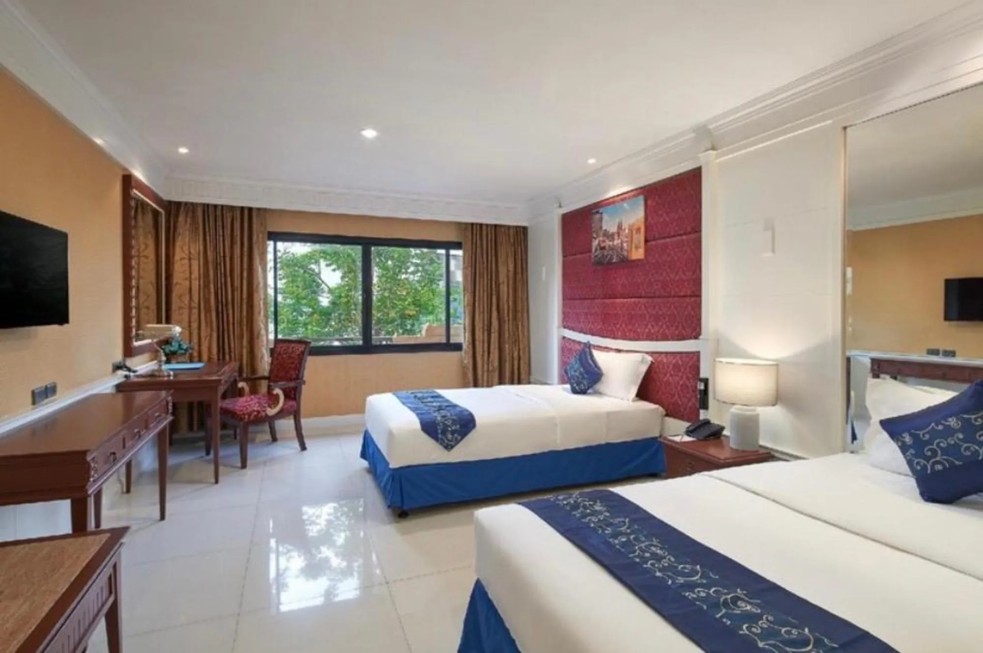 Floral Hotel Dolphin Circle Pattaya