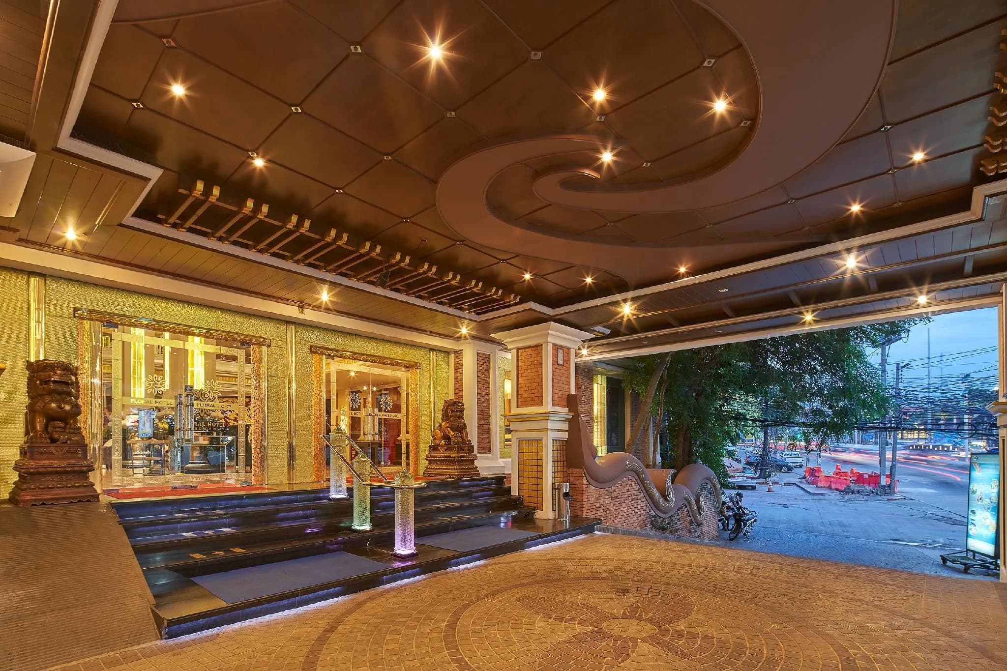 Floral Hotel Dolphin Circle Pattaya