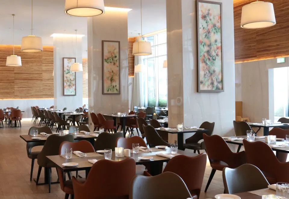 Grand Cosmopolitan Hotel