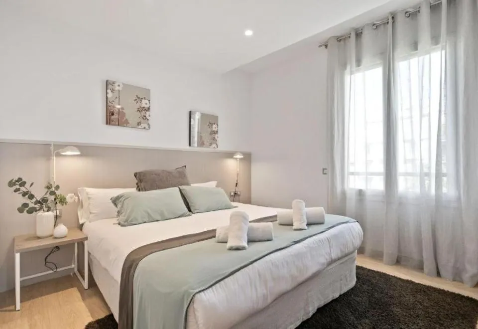 Fisa Rentals Gran Via Apartments