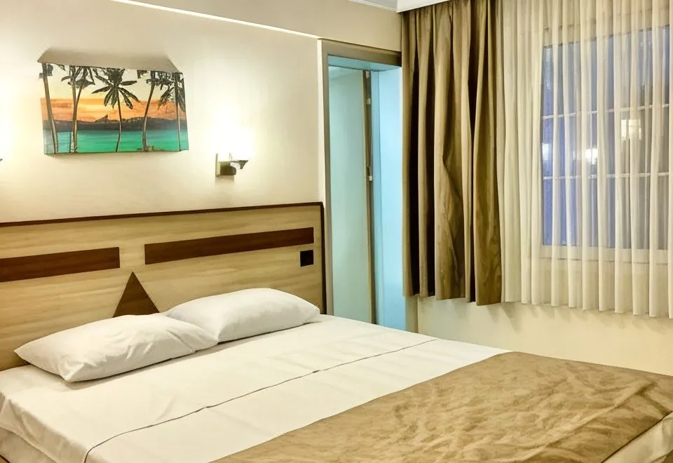 Gold Hotel