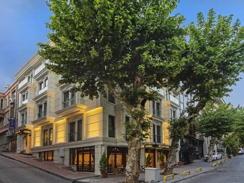 Grand Naki Hotel