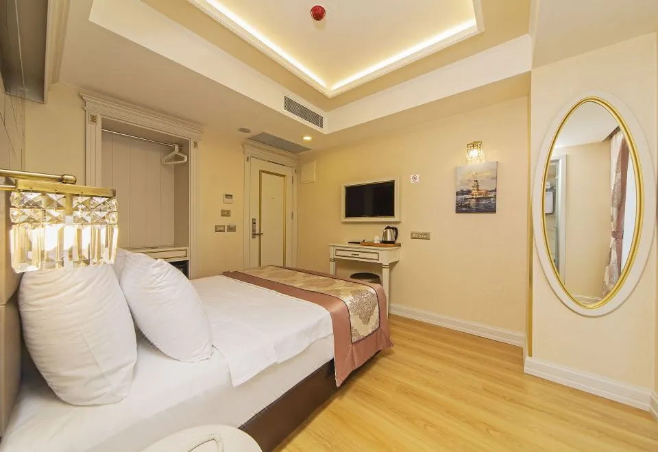 Grand Naki Hotel