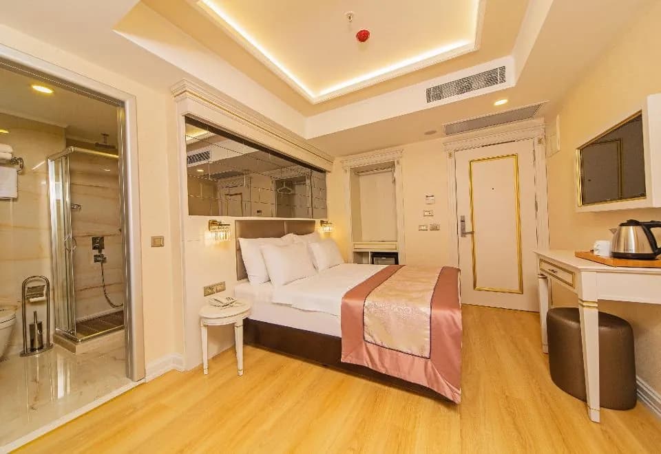Grand Naki Hotel