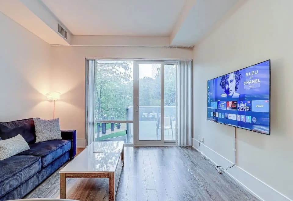 Loft - Entertainment & Financial District