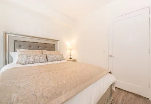 Toronto Rooms and Suites (300 Front St)