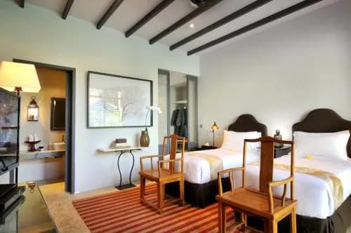 Room & Vespa 1