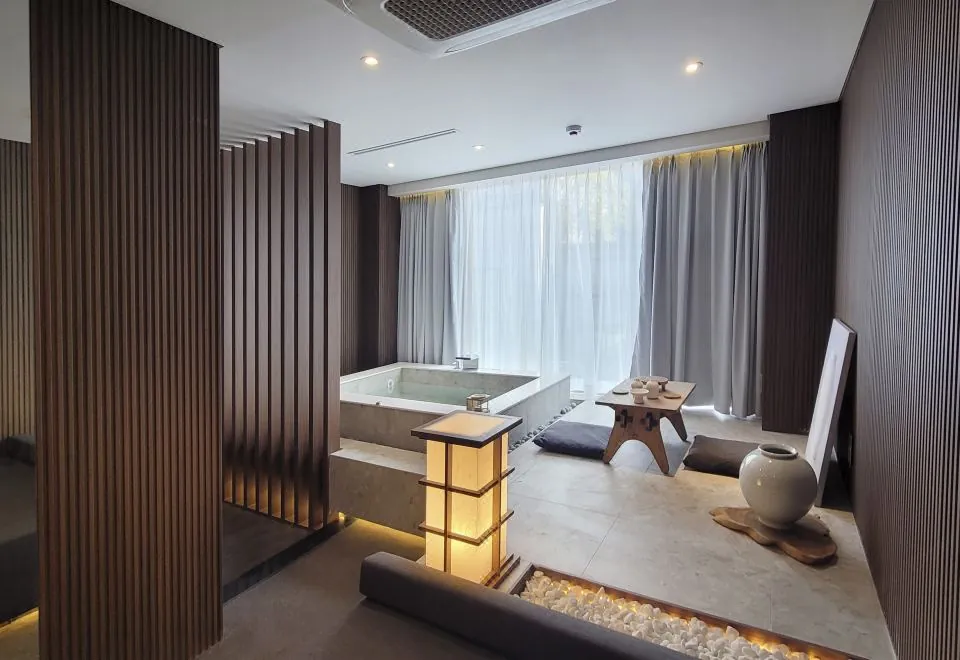 UH Suite the Myeongdong