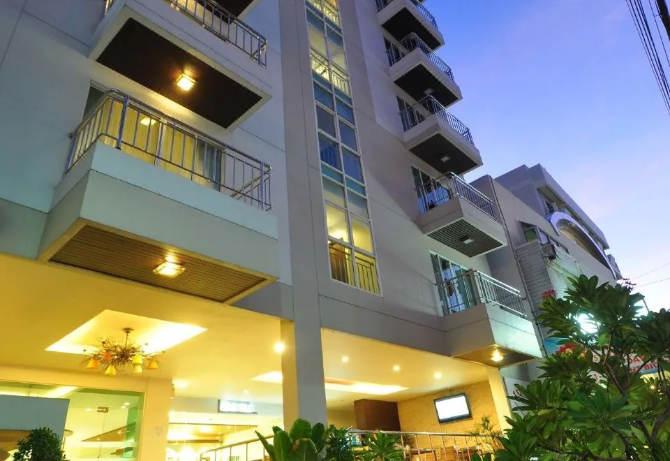 Flipper House Hotel