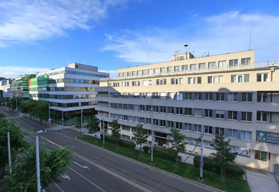 Angel City Aparthotel