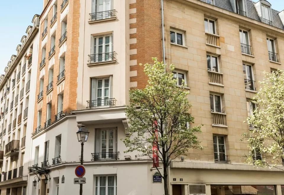 Hotel de Neuve by Happyculture