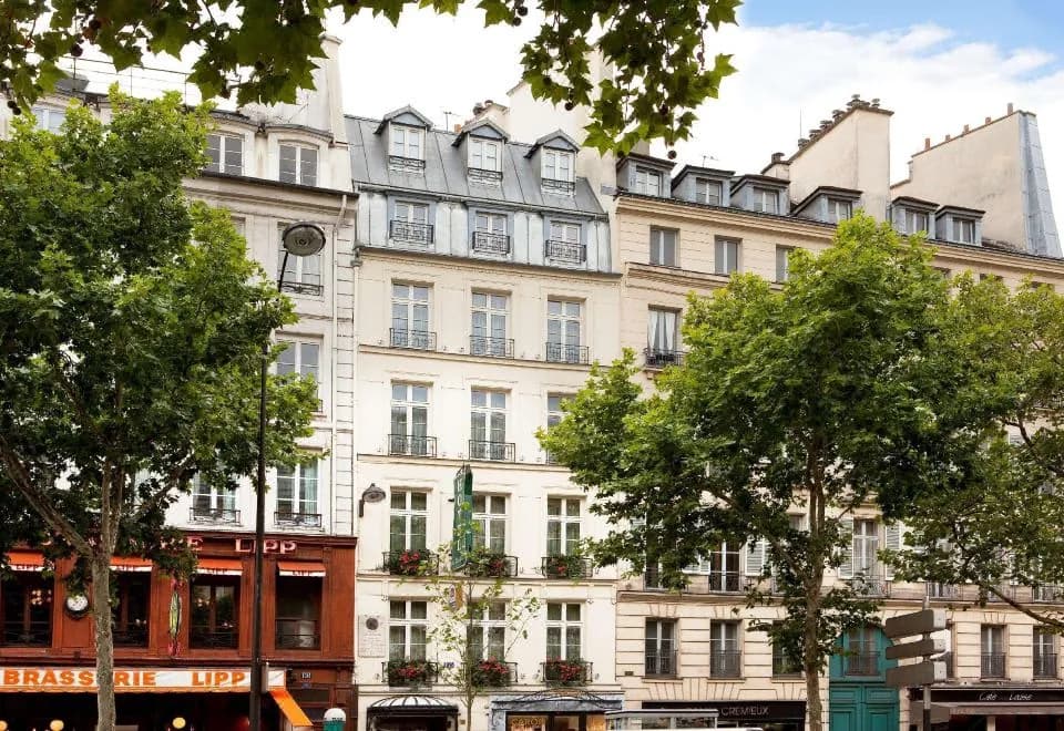 Au Manoir Saint Germain Paris