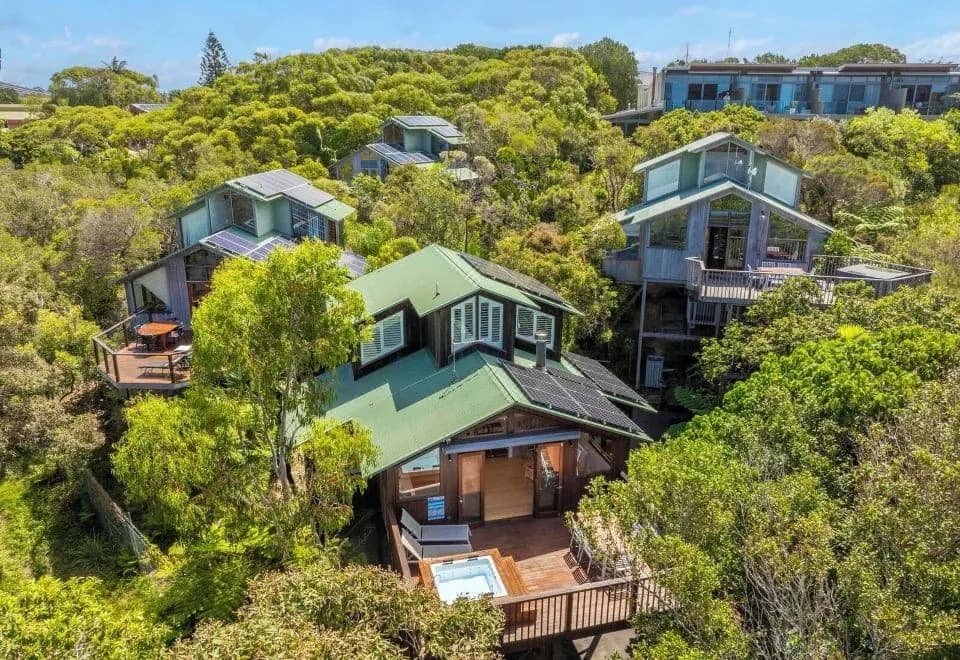 The Oasis Apartments and Treetop Houses Byron Bay