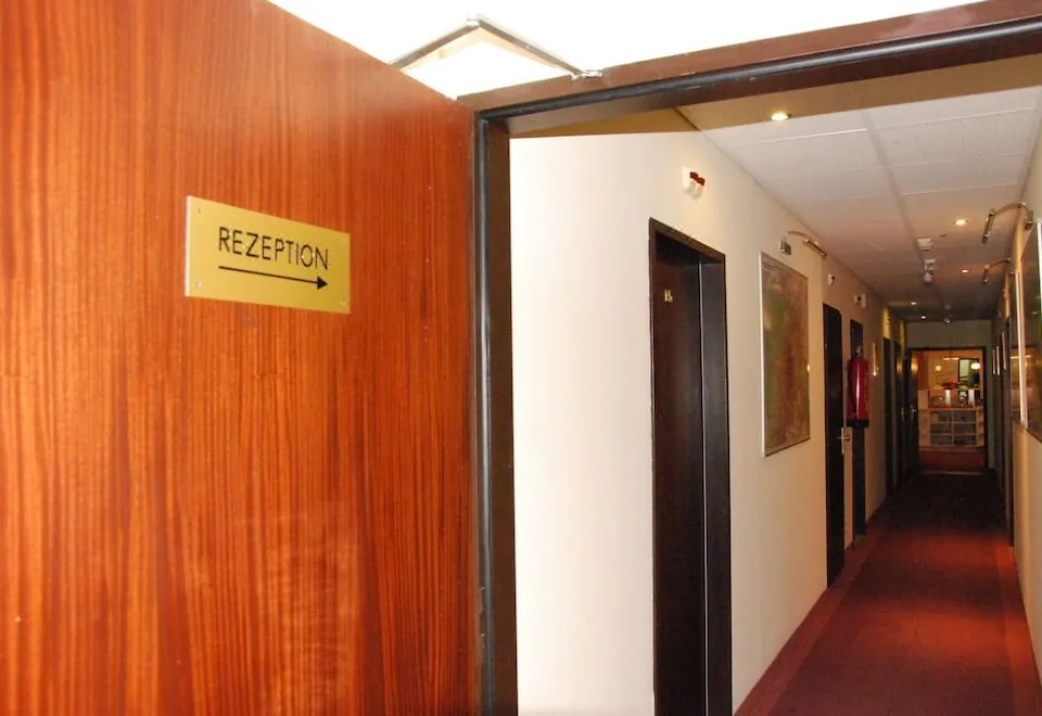 Continental Hotel-Pension
