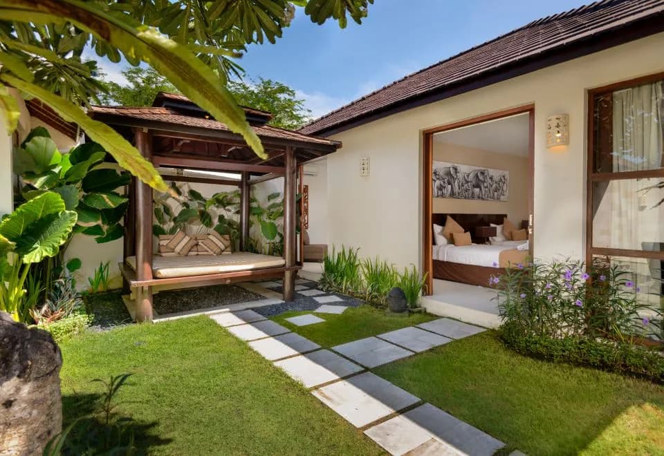 Arama Poolside Villa