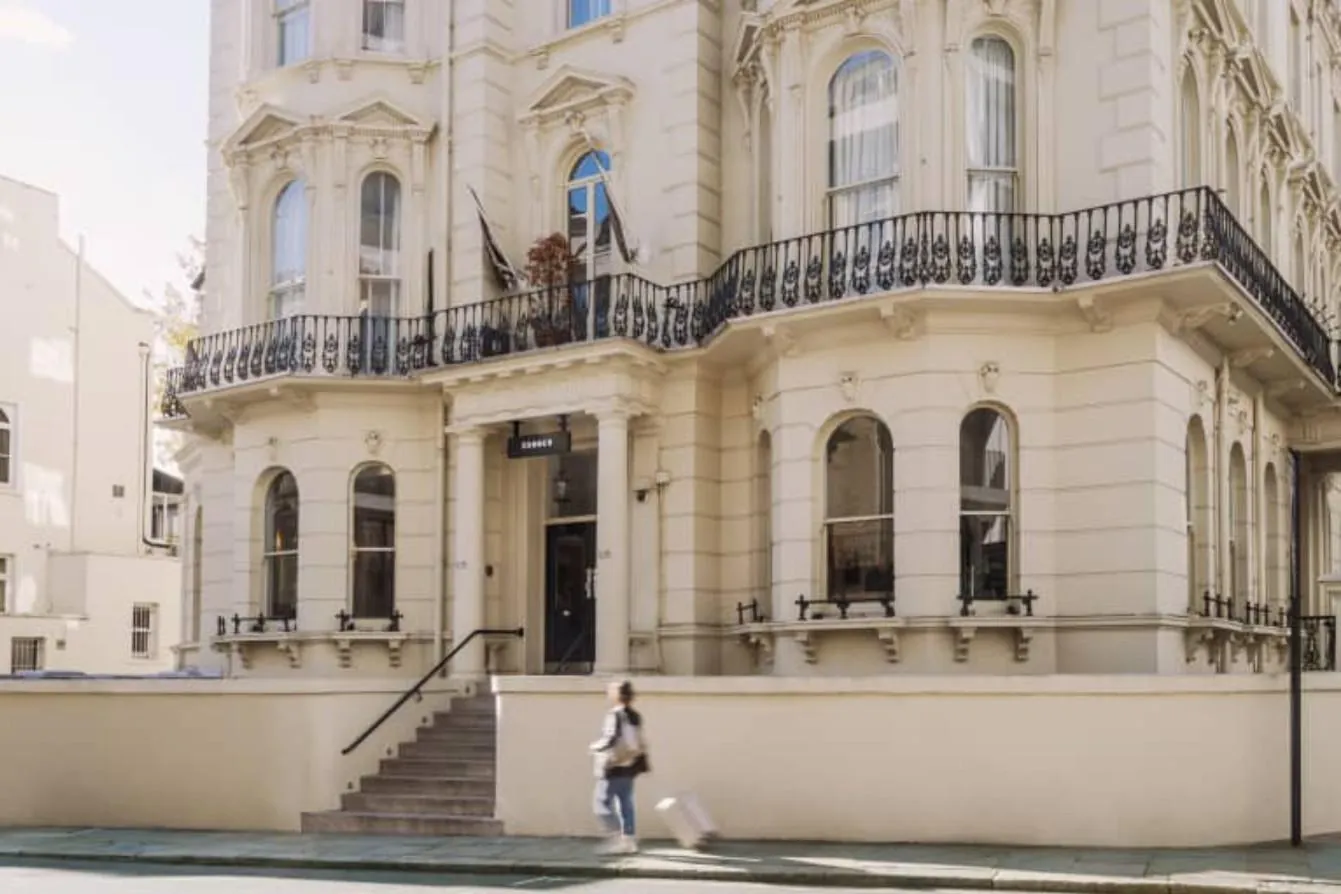 Kensington Gardens Hotel, Sonder