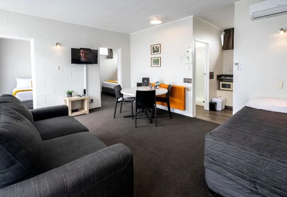 Aura Accommodation