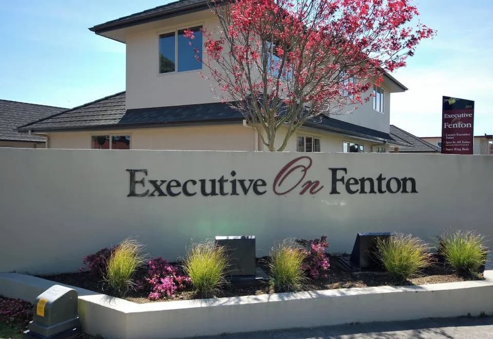 Executive on Fenton