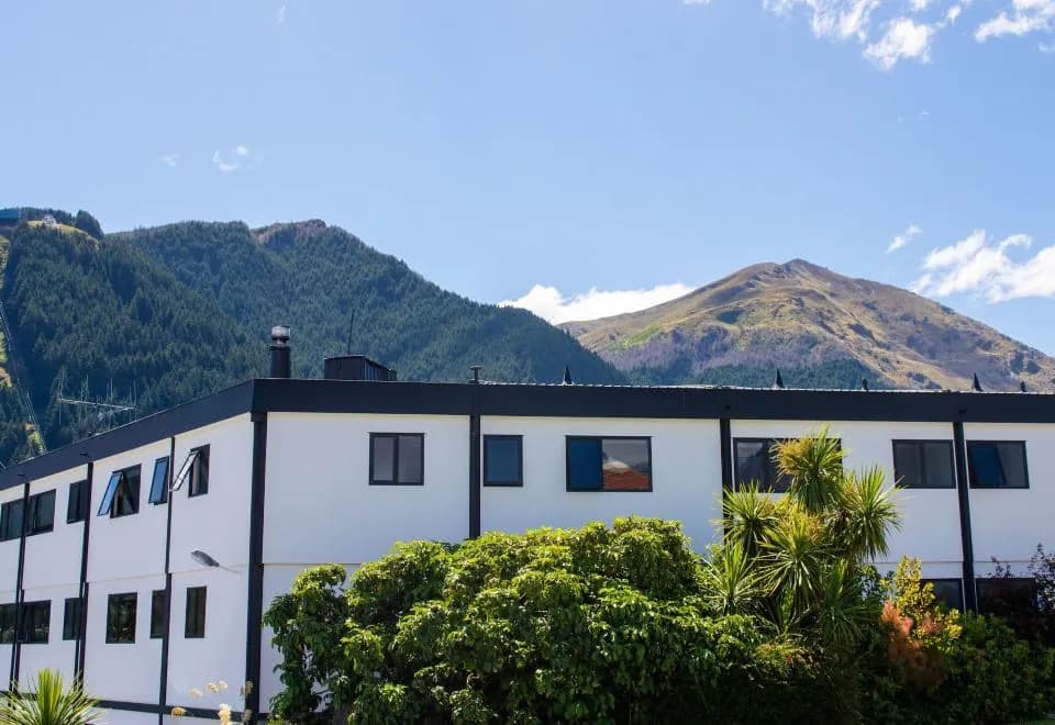 Four Seasons Motel