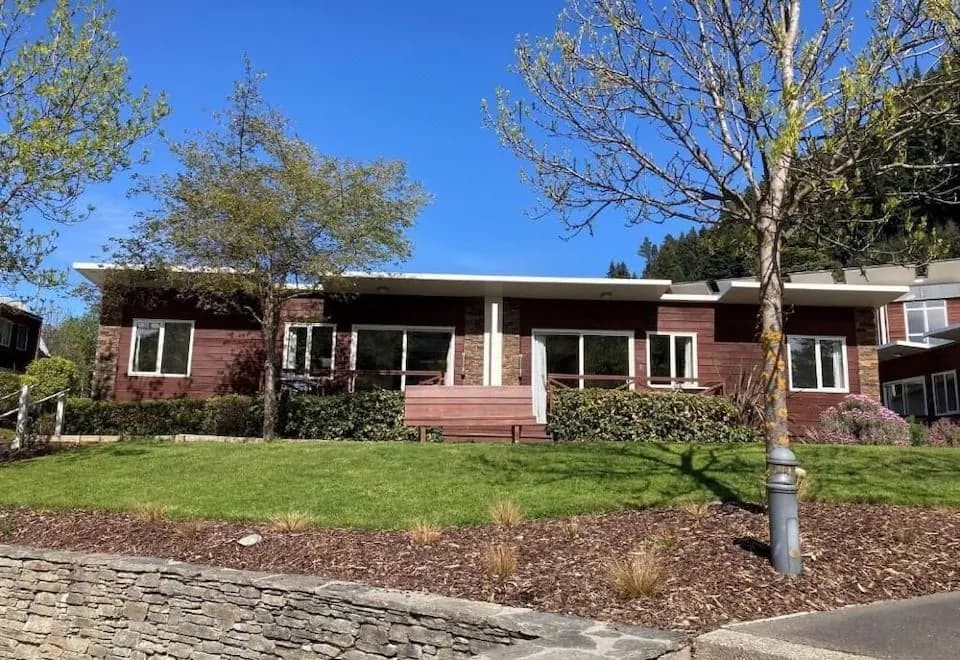 Queenstown Lakeview Holiday Park