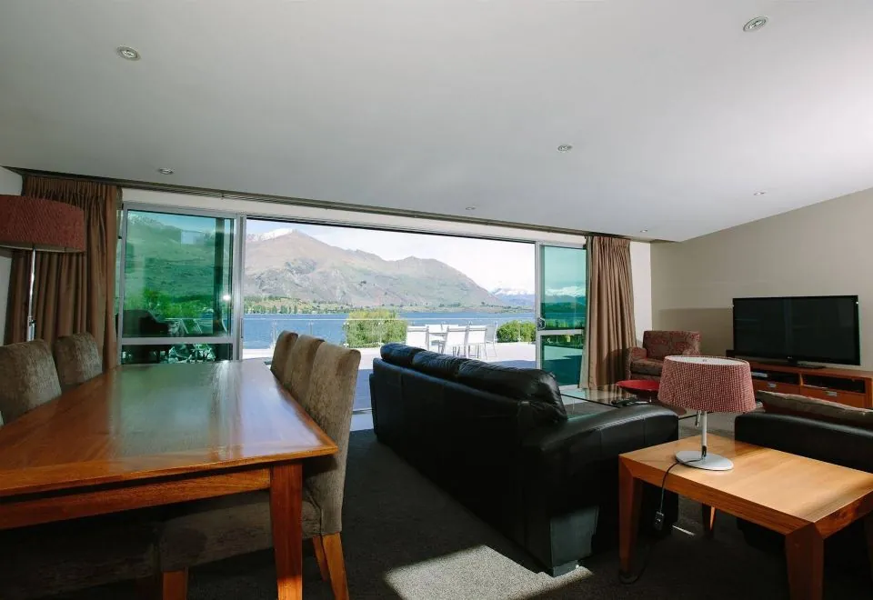 Lakeside Apartments