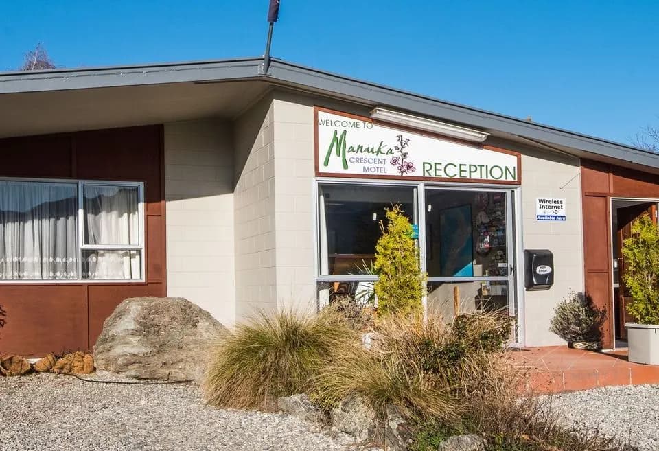 Manuka Crescent Motel