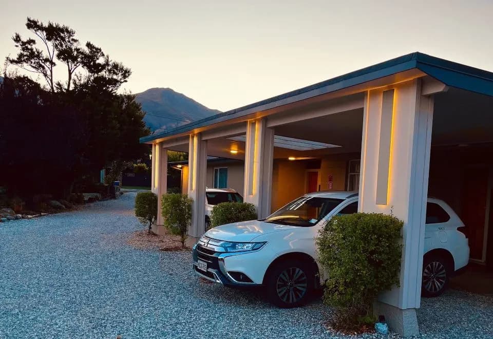 Manuka Crescent Motel