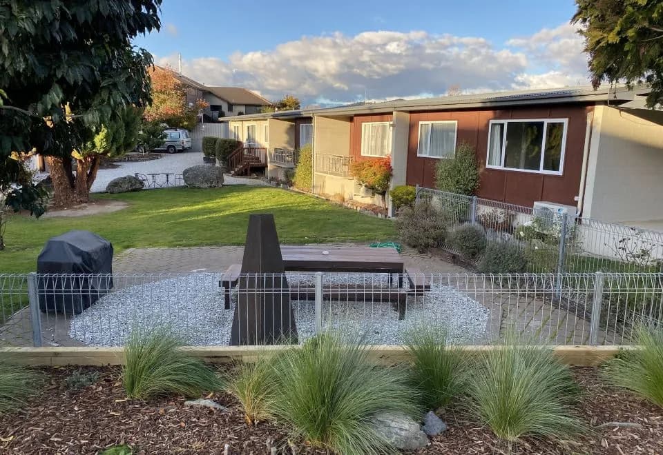 Manuka Crescent Motel