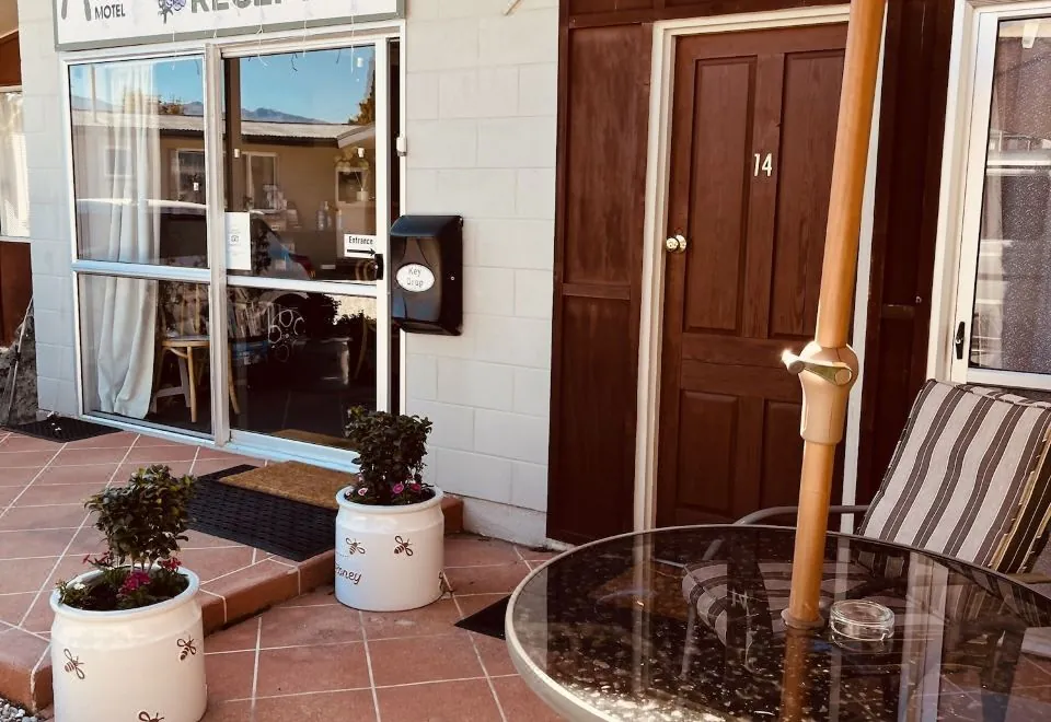 Manuka Crescent Motel