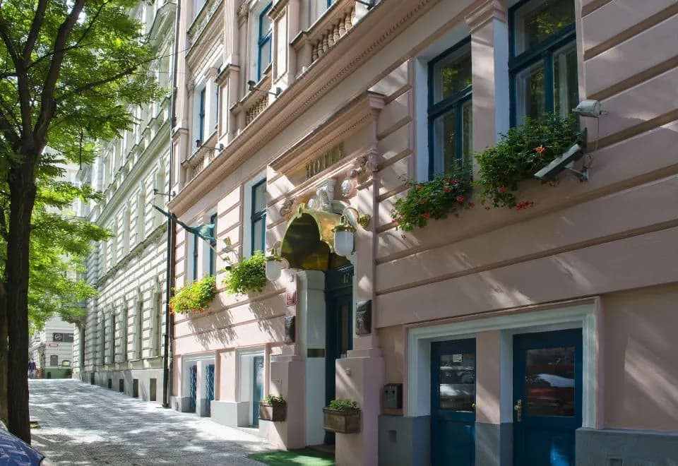 Anna Hotel