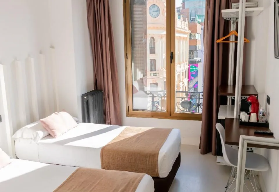 Hostal Gran Via 44