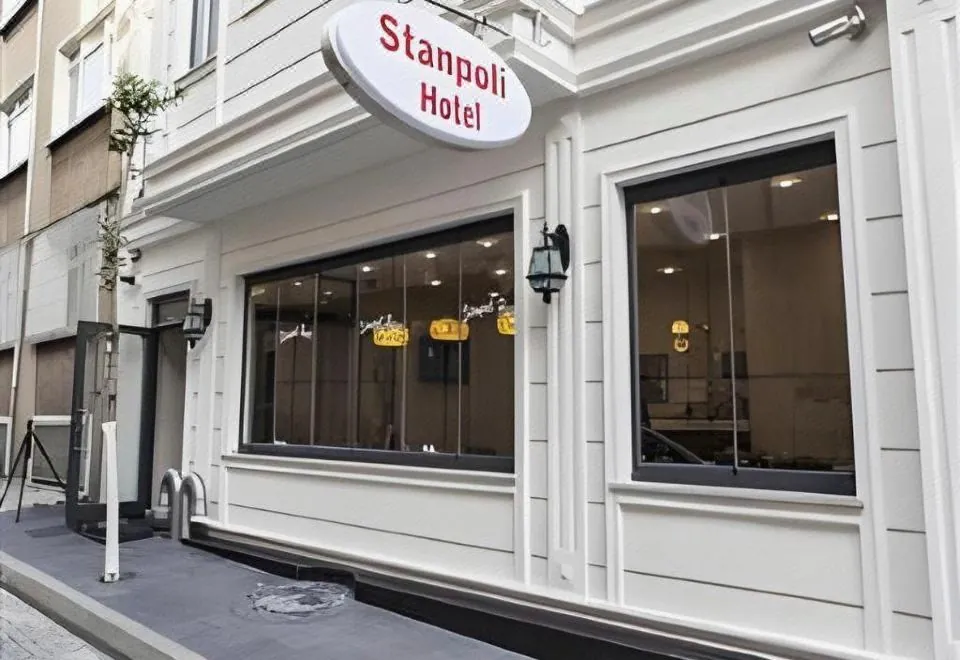 Stanpoli Hostel