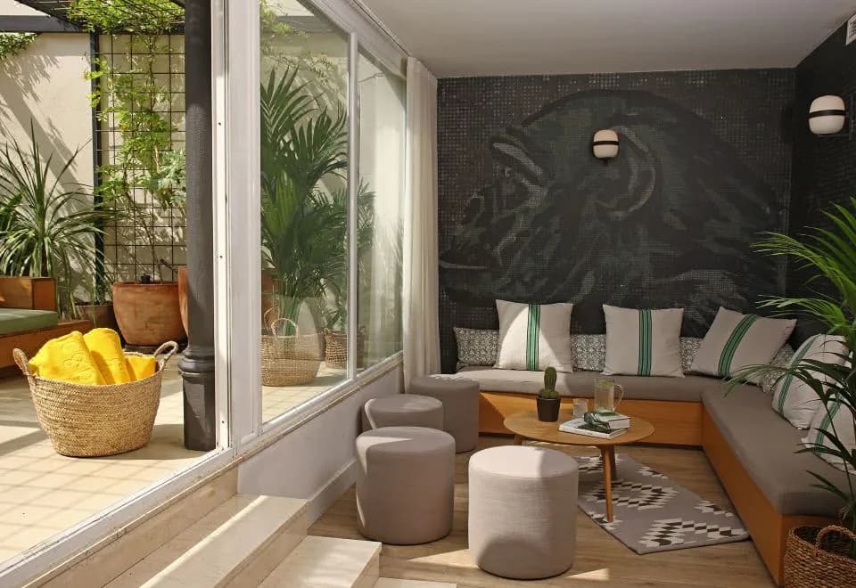 Chic & Basic Lemon Boutique Hotel