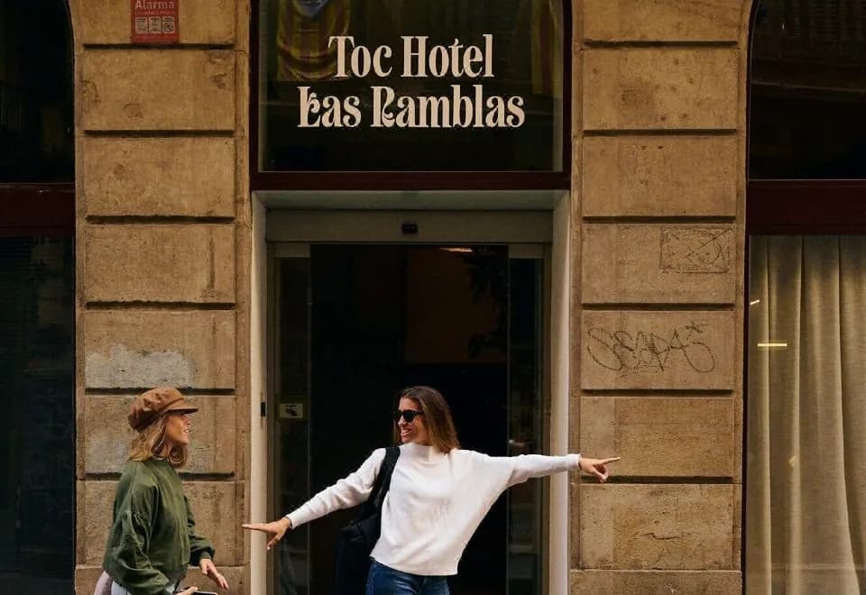 Hotel Curious