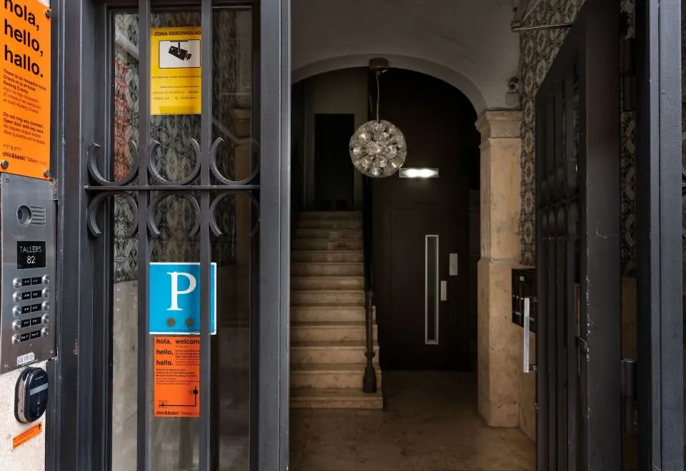 Chic&Basic Tallers Hostal