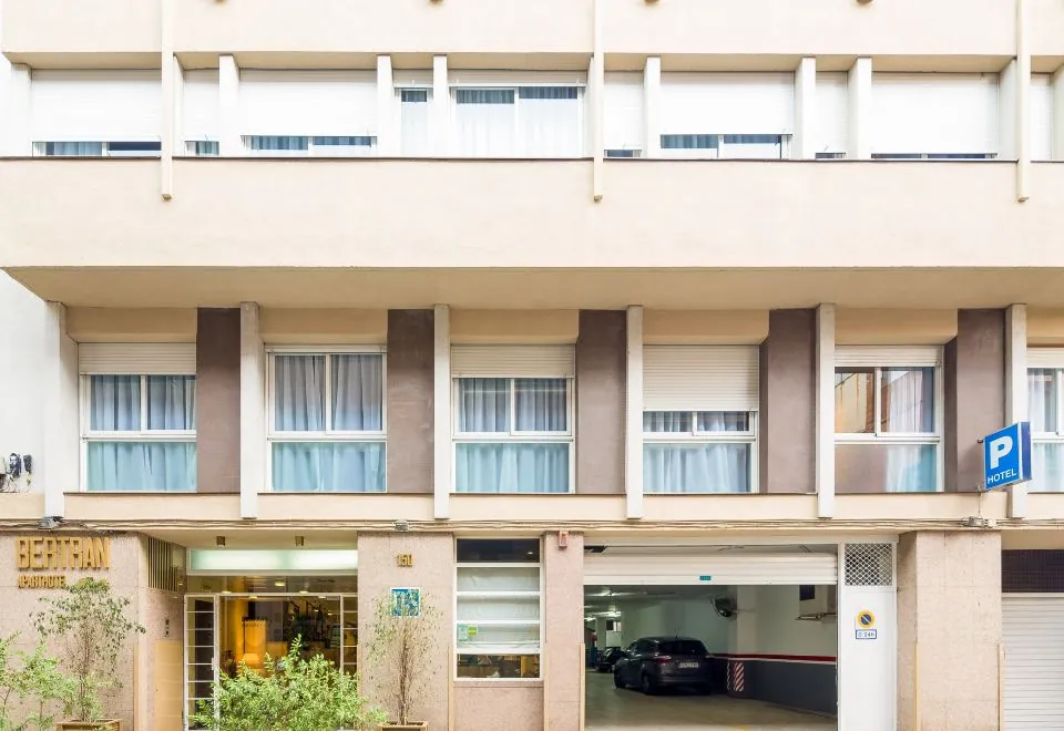 Aparthotel Bertrán