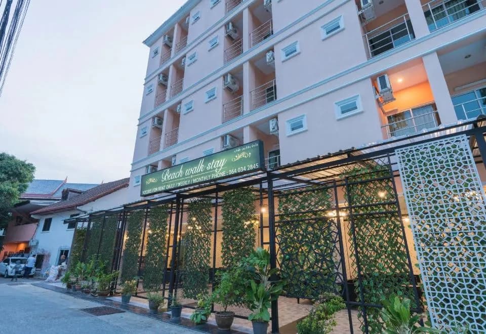 OYO 118 Beach Walk Stay