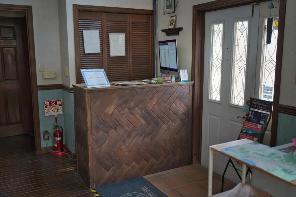 Iza Kamakura Guest House and Bar