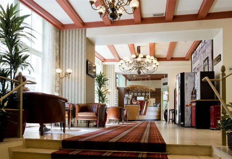 Avenue Hotel